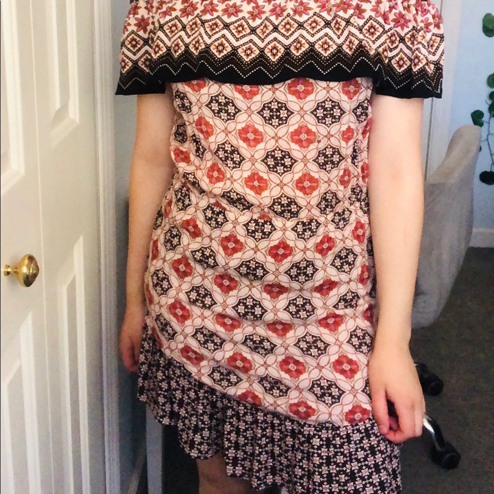 A dress - Picture 2 of 2